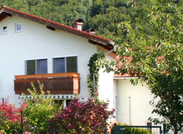 MODERN LIFESTYLE IN COUNTRY IDYLL