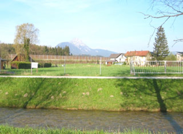 SUNNY, GREEN AREA CLOSE TO TOWN